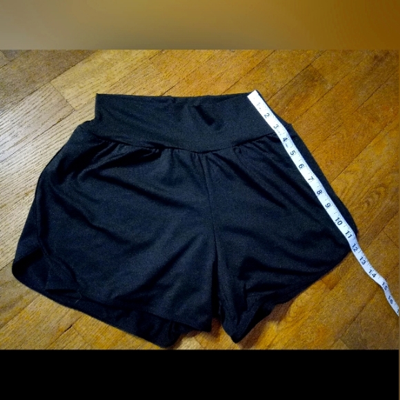 SHEIN - High Waisted Wide Waistband Phone Pocket Sports Shorts - Picture 7 of 8